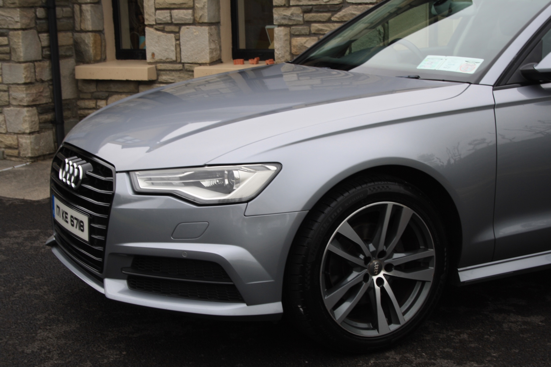 Audi A6 Avant front detail