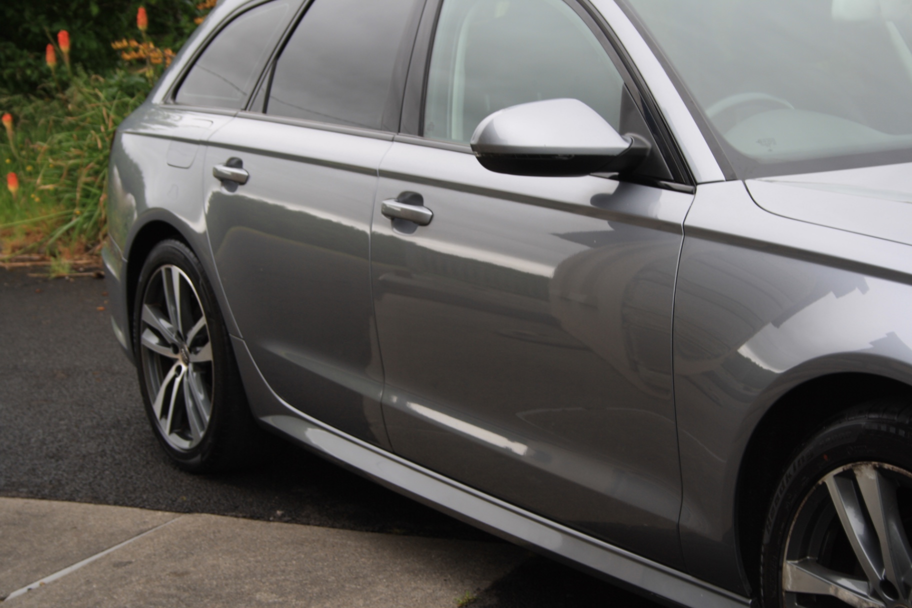Audi A6 Avant side paint gloss