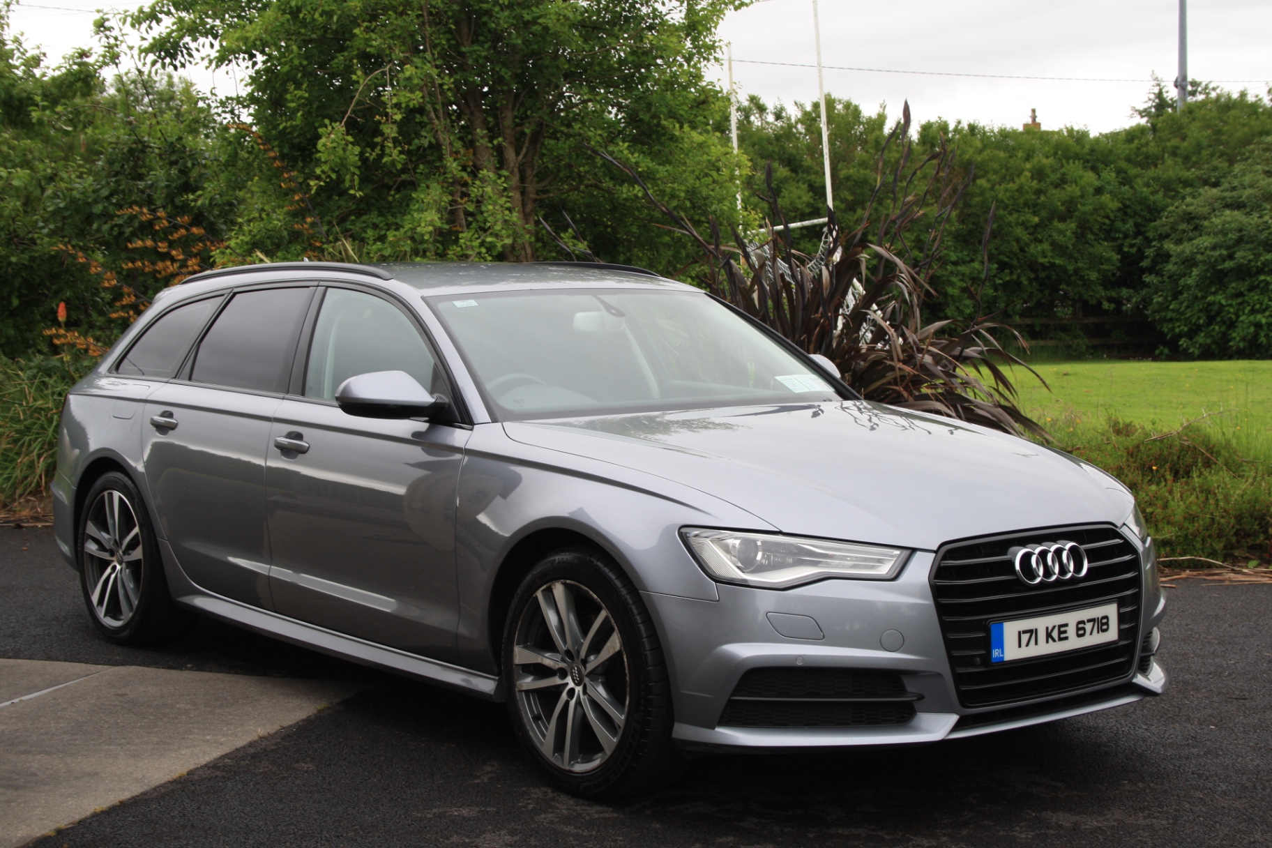 Audi A6 Avant front three-quarter after full valet