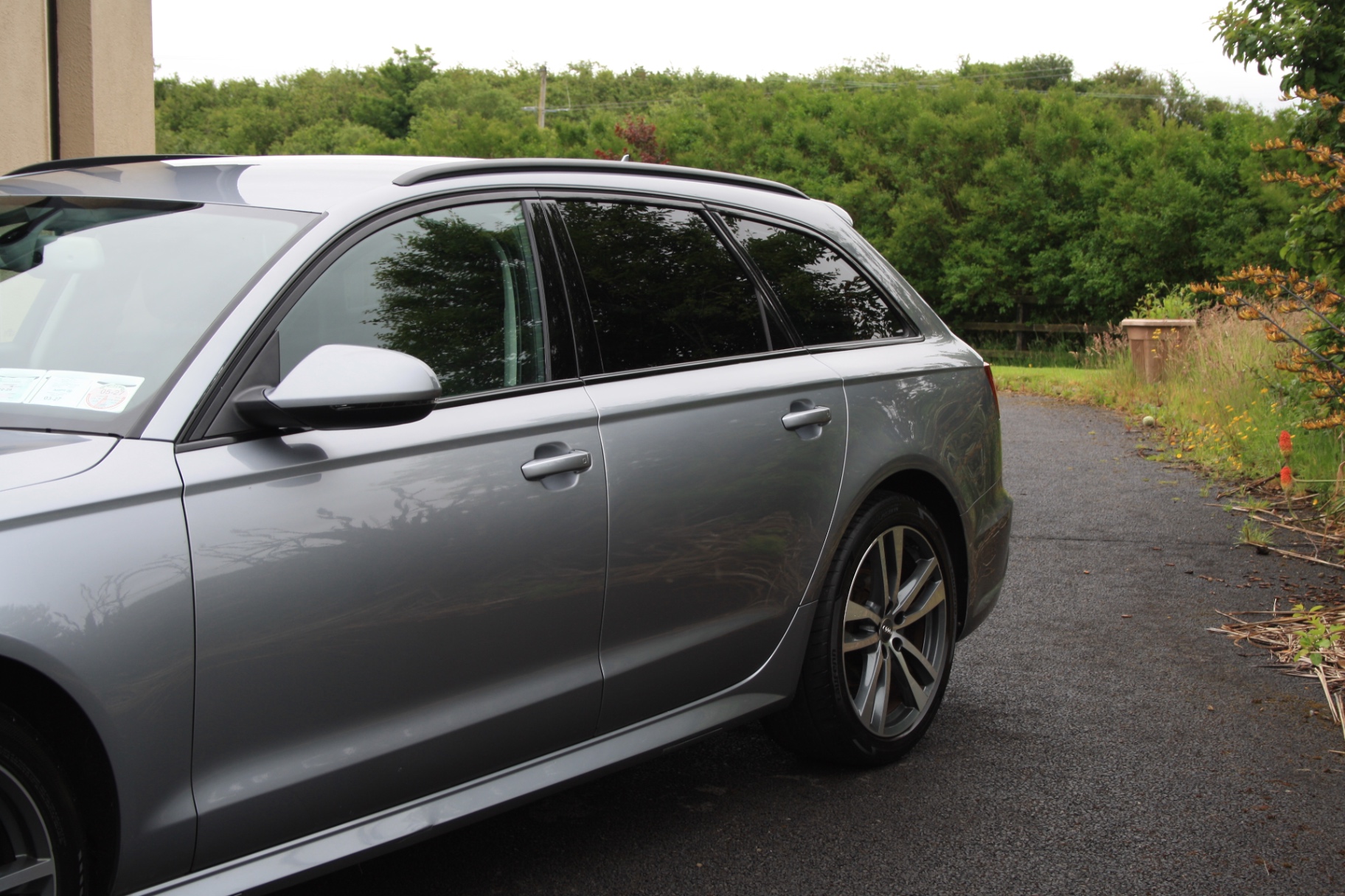 Audi A6 Avant rear side profile
